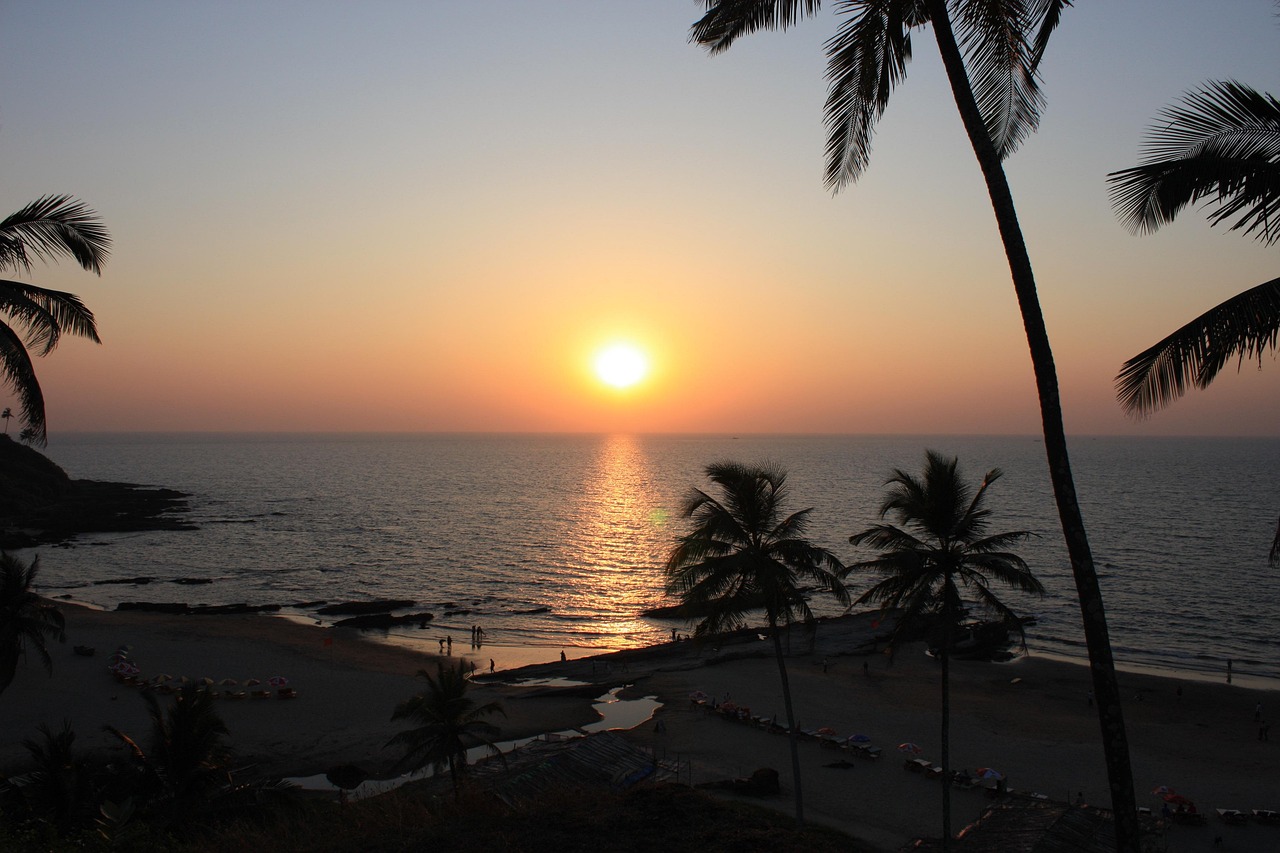 3 Days Goa Deluxe Honeymoon Package with Romantic Sunset Cruise