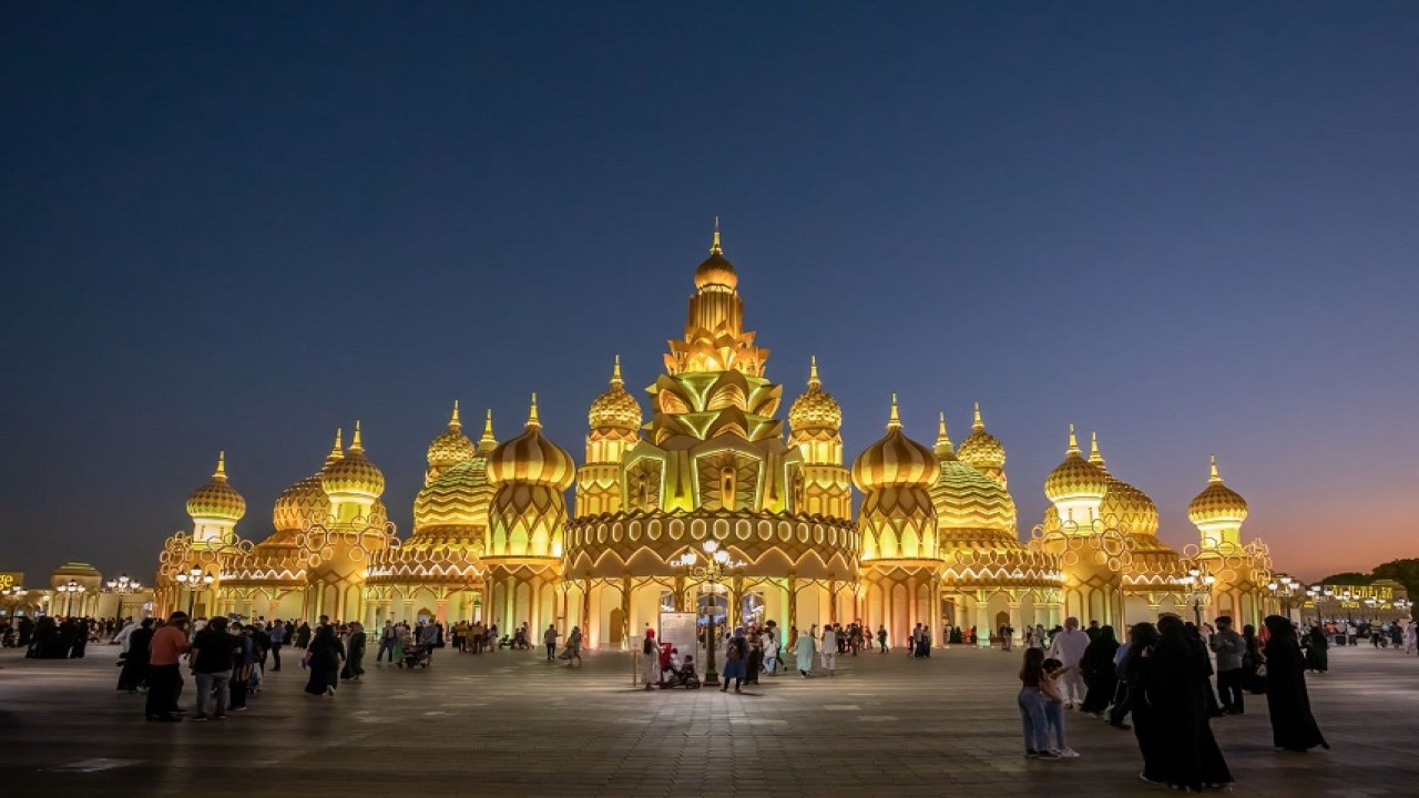 Splendid Dubai 4 Nights Package with Miracle Garden & Global Village → 5 D