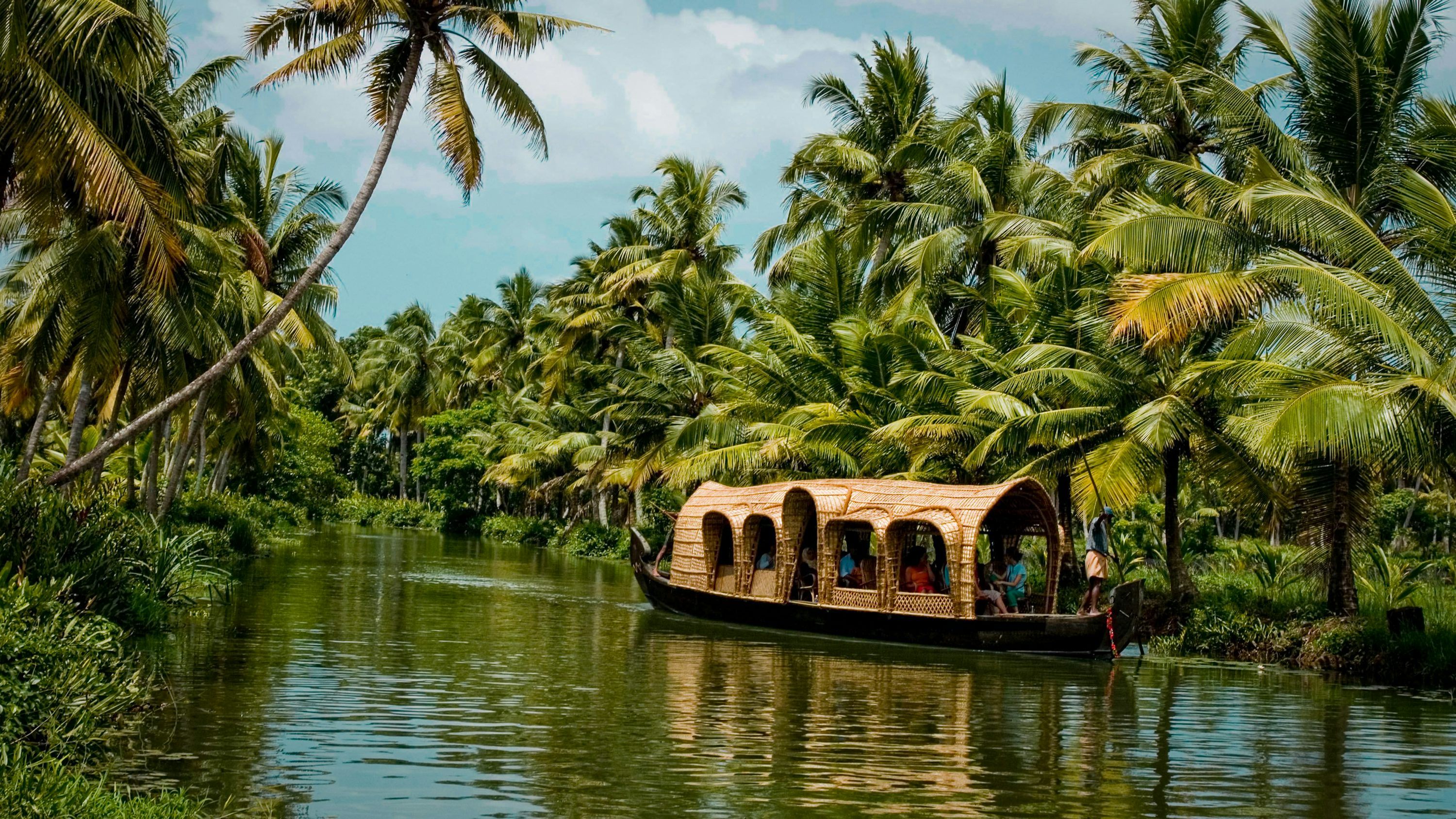 4 Days Glimpse of Kerala | Waterfalls, Wildlife and Winding Roads